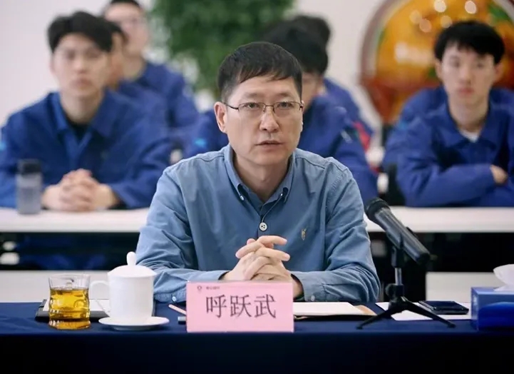 2.webp.jpg 2.webp.jpg